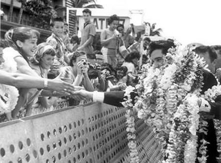 Photo: Elvis was greeted by crowds of his fans at the Honolulu airport. It is estimated that as many as three thousand people came out to greet the singer!